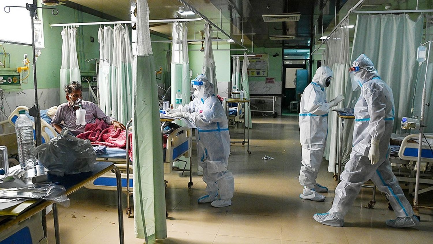 Récord de contagios en India y apoyo para liberar las patentes