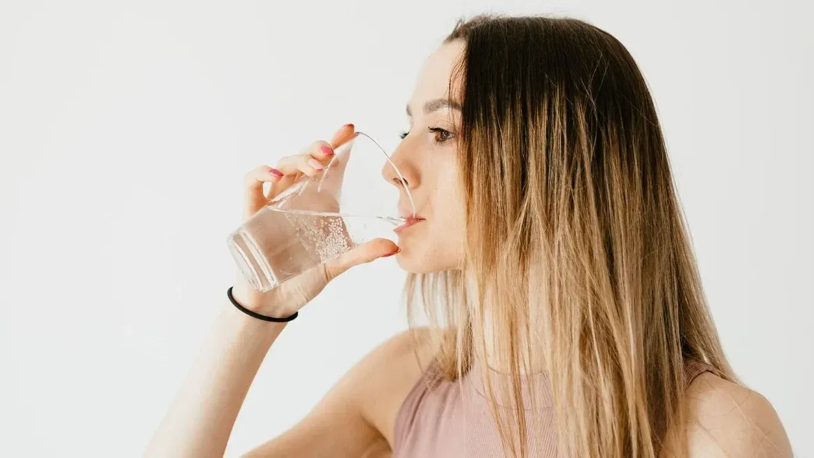 Es efectiva para mantener la hidratación y controlar la sed