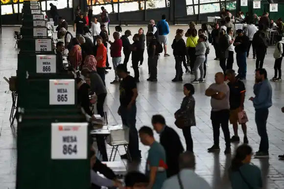 Chile se manifiesta en un plebiscito por el futuro de su Constitución