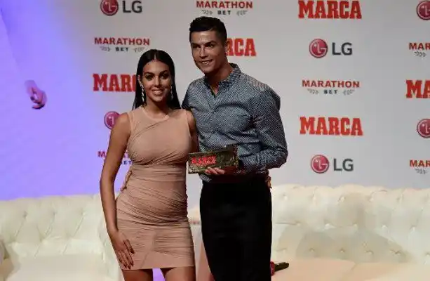 Cristiano y Georgina esperan mellizos