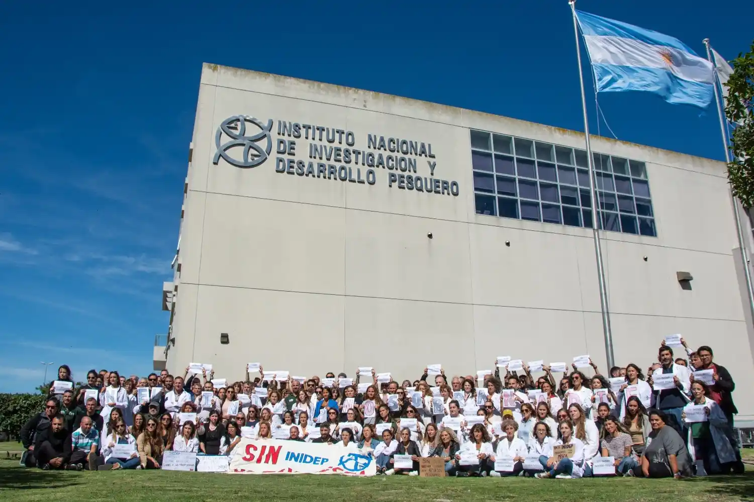 Expresaron que los tres gremios buscarán “la reincorporación de todos los compañeros”.