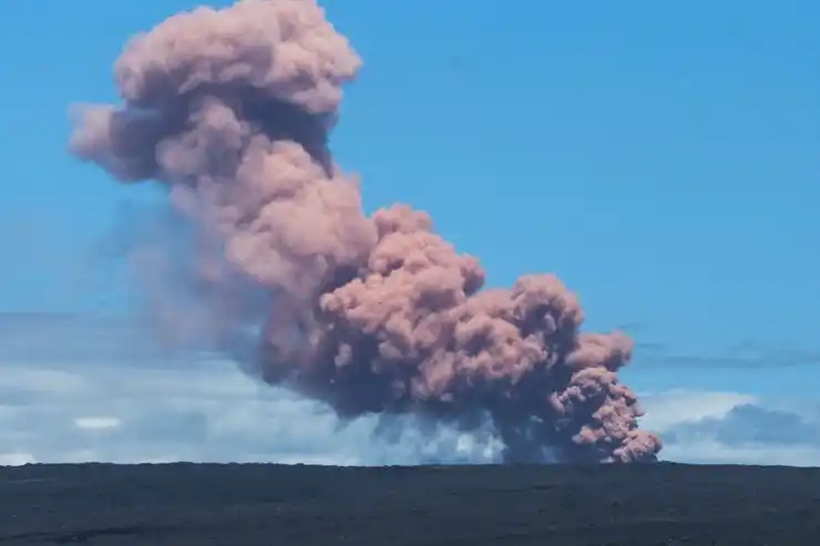 Alerta en Hawaii por la erupción de un volcán: más de 10.000 evacuados