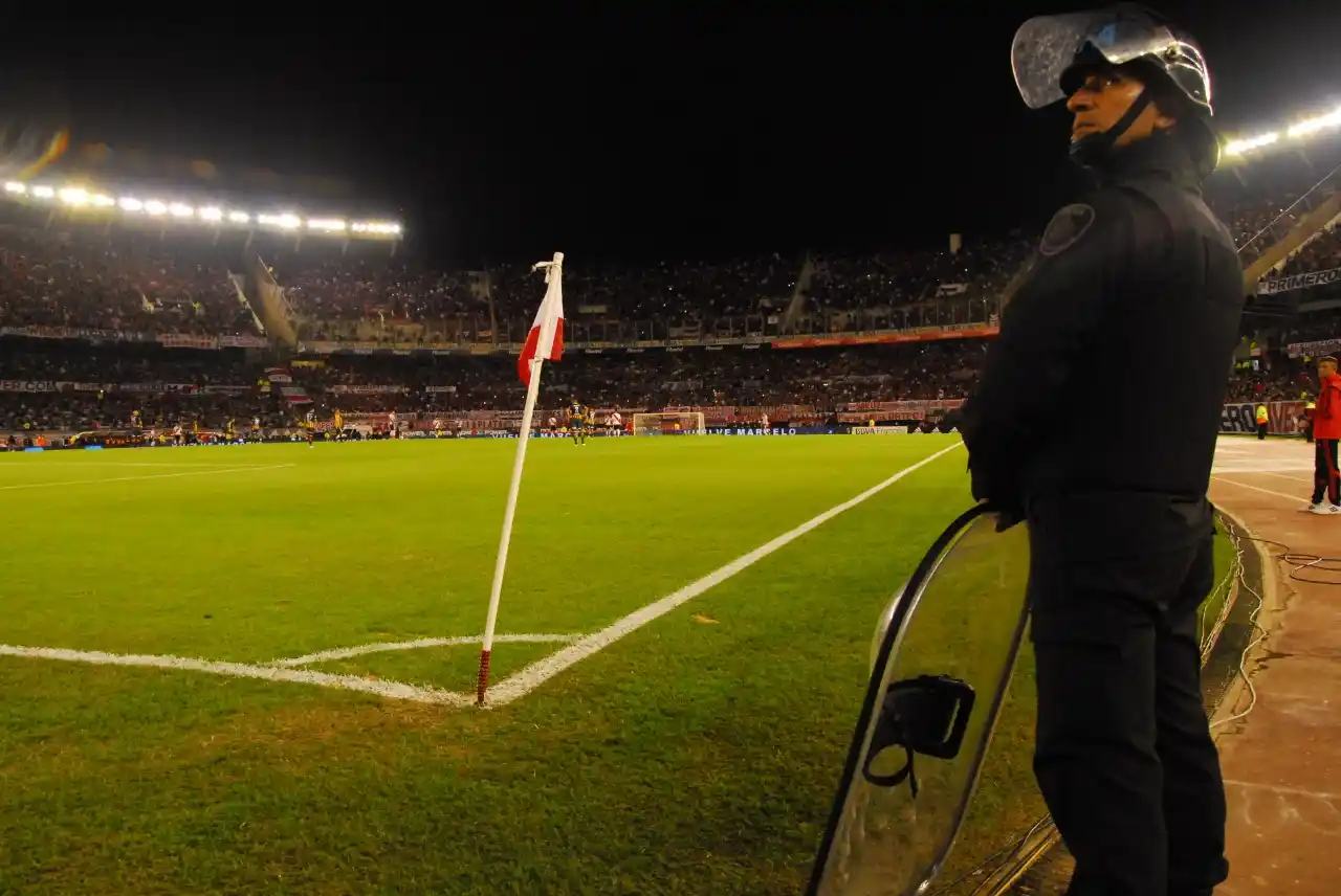 Fútbol: para ir a la cancha se deberá contar con al menos una dosis de la vacuna