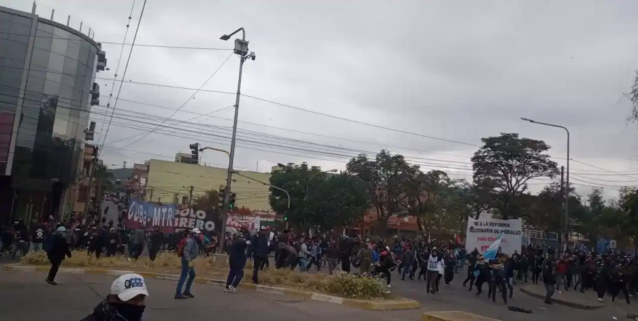 Jujuy: no cesan los enfrentamientos entre manifestantes y policía