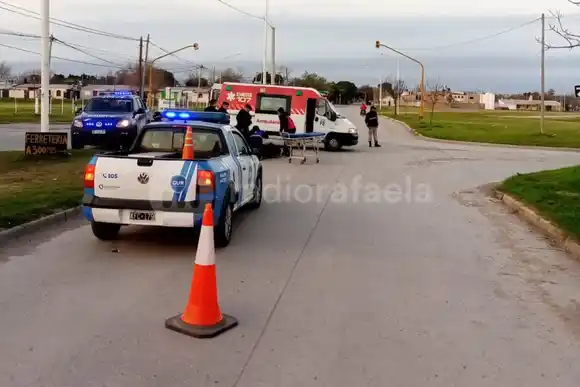 Chocaron dos motociclistas y uno de ellos se dio a la fuga: el restante tuvo que ser hospitalizado