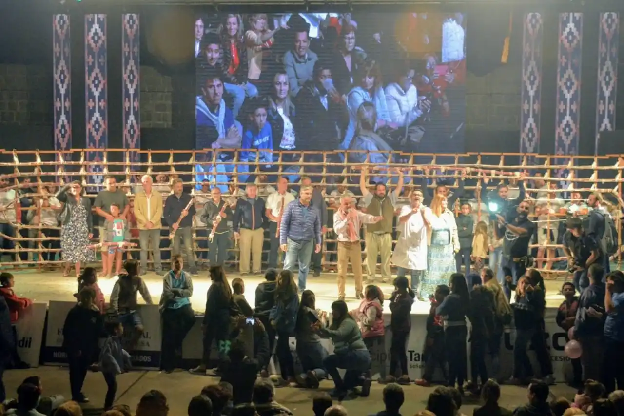 El salame más largo del mundo en Tandil: Rompió su marca y van por los 200 metros