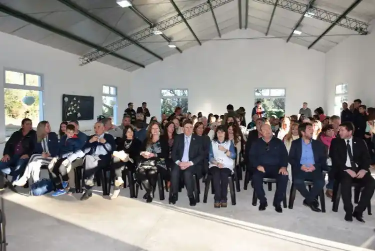 CRISTIANO MUERTO: Inauguraron salón en la escuela