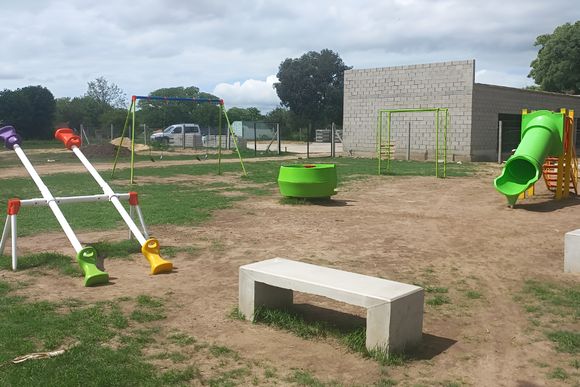 Plaza de La Tosquera: la "modificación Bronce" permitiría que le pongan el nombre de la directora de la escuela