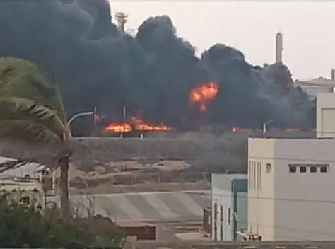 ¡PARAGUANÁ EN ALERTA! Reportan incendio en refinería de Punta Cardón