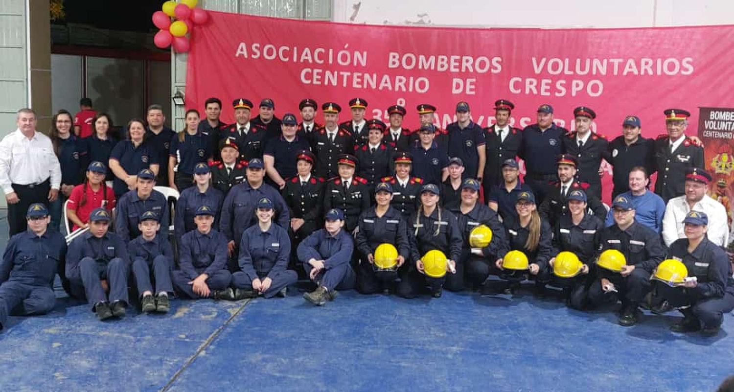 Seis mujeres y dos varones se incorporaron al cuerpo activo