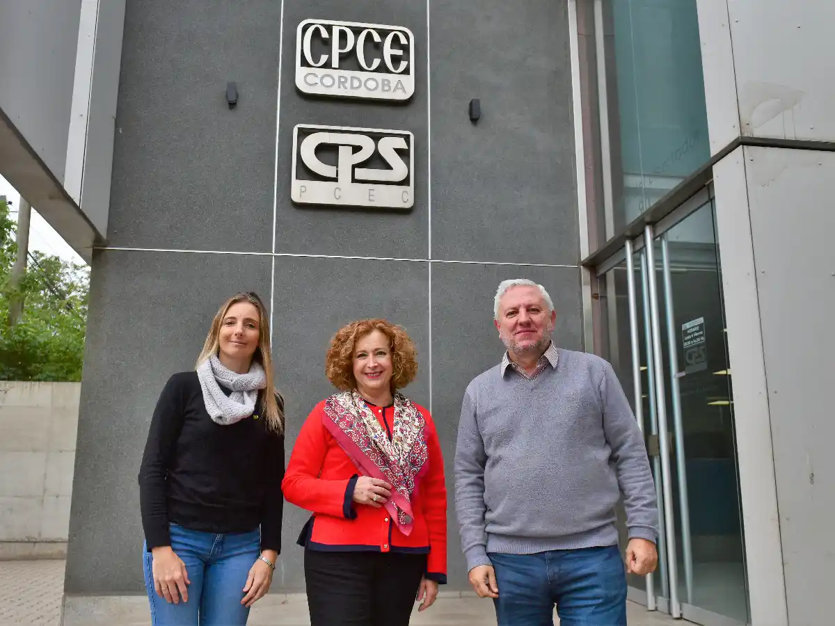 Graduados en Ciencias Económicas celebran su día en un contexto complicado