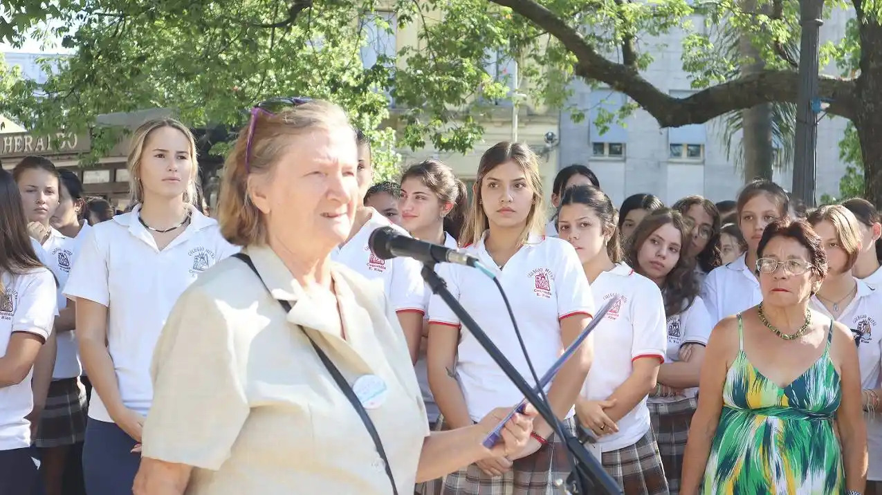 Homenaje a las mujeres, en su día