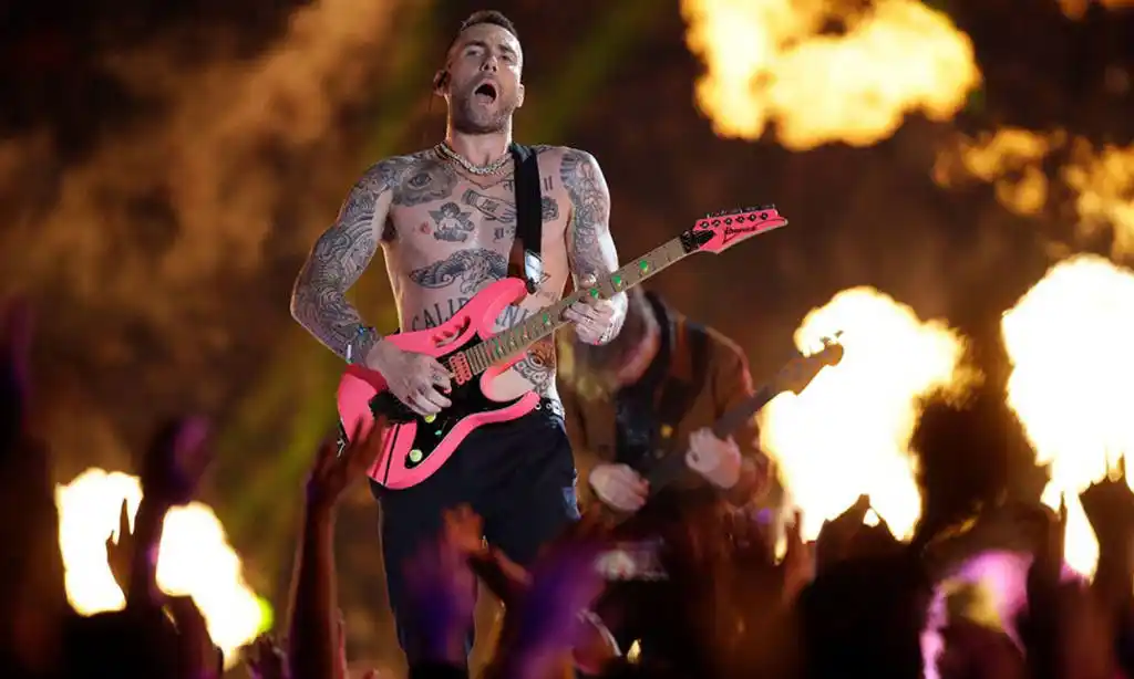 El explosivo show de Maroon 5 en el Super Bowl