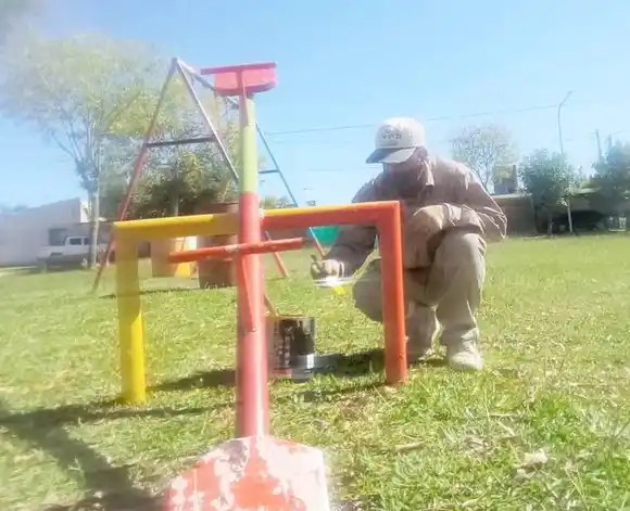 La Municipalidad continúa con el arreglo y mantenimiento de plazas y espacios públicos 