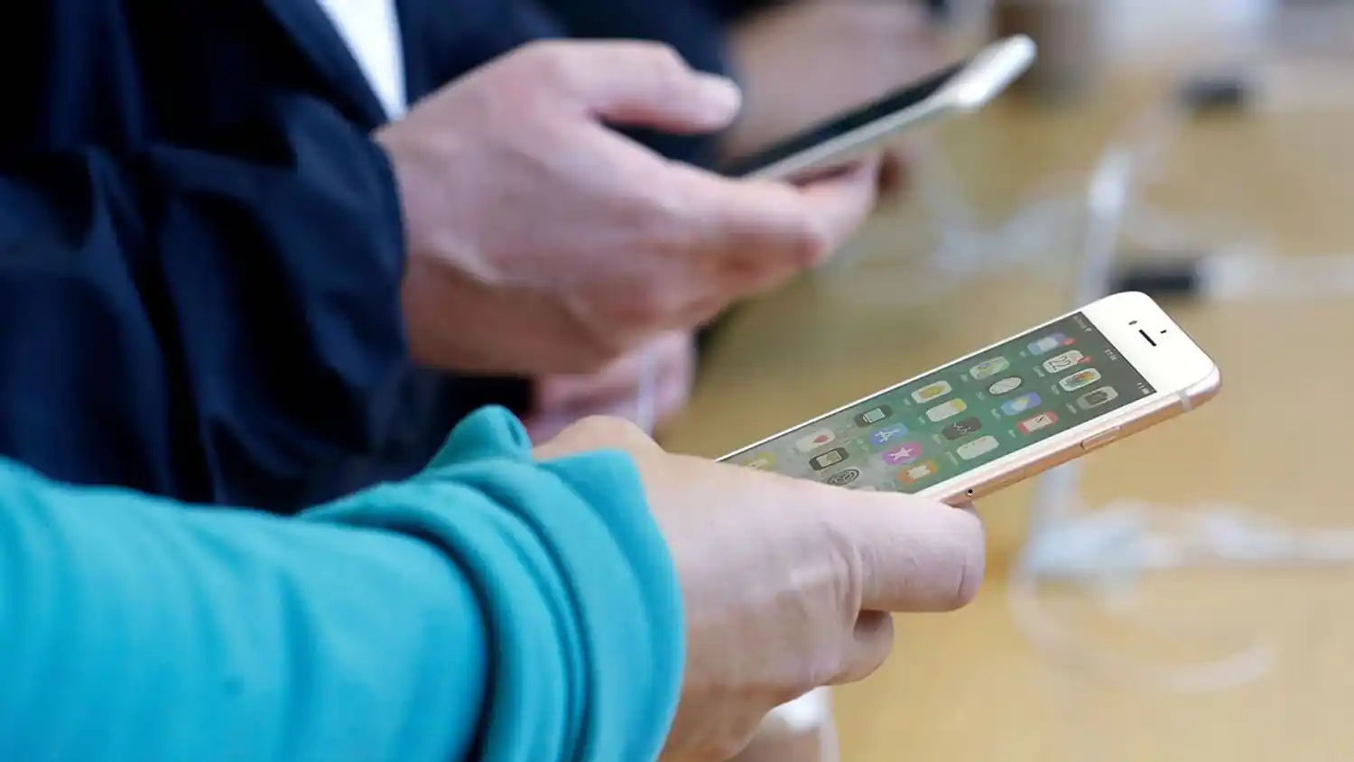 El Gobierno eliminó los topes a las tarifas de Internet, celulares y cable