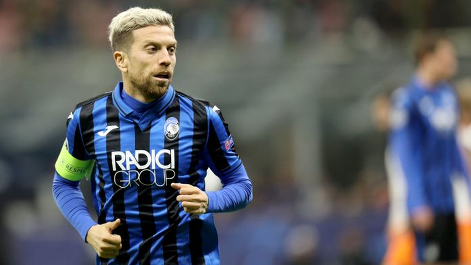 Con cuatro goles, Atalanta puso un pie en los cuartos