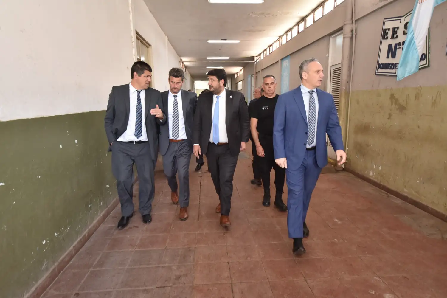 Durante el recorrido por la Unidad 15, las autoridades observaron las obras de refacción en seis pabellones.