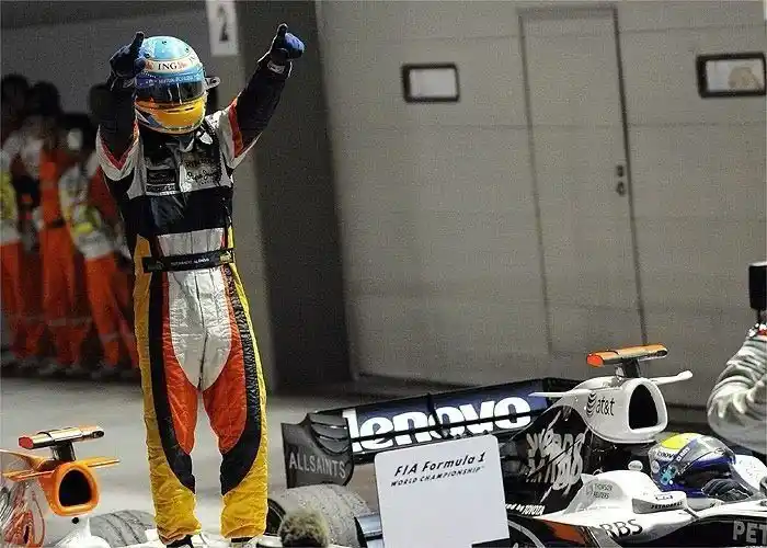 Se cumplen 15 años del "Crashgate" que tuvo a Fernando Alonso implicado