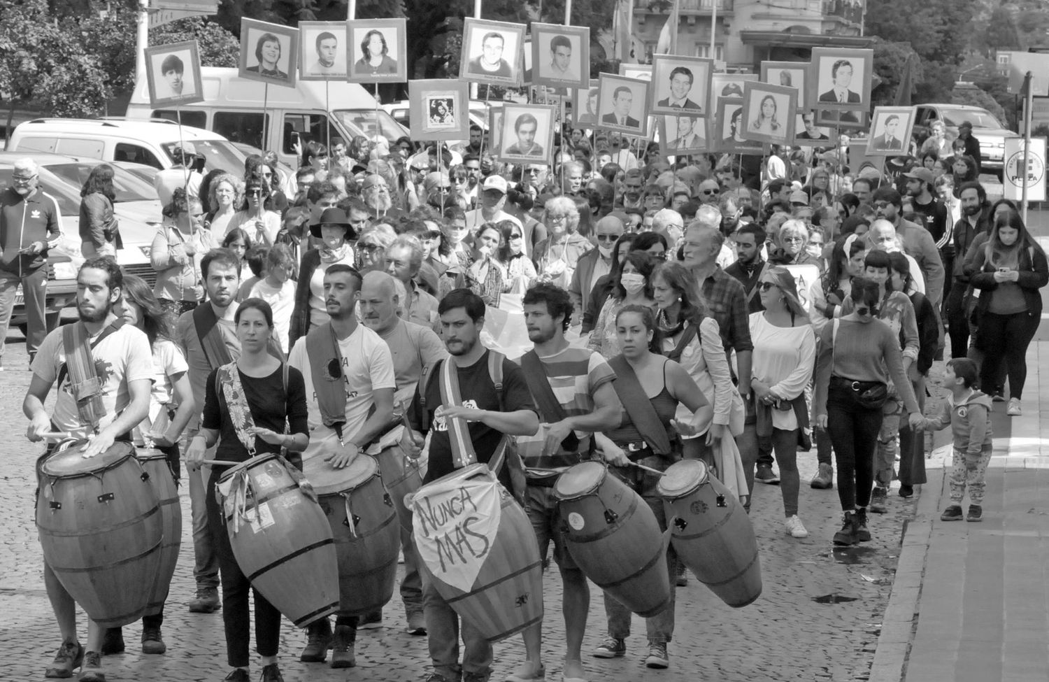 "No son 30 mil desaparecidos, digan la verdad", el negacionismo de una parte de Tandil en las redes