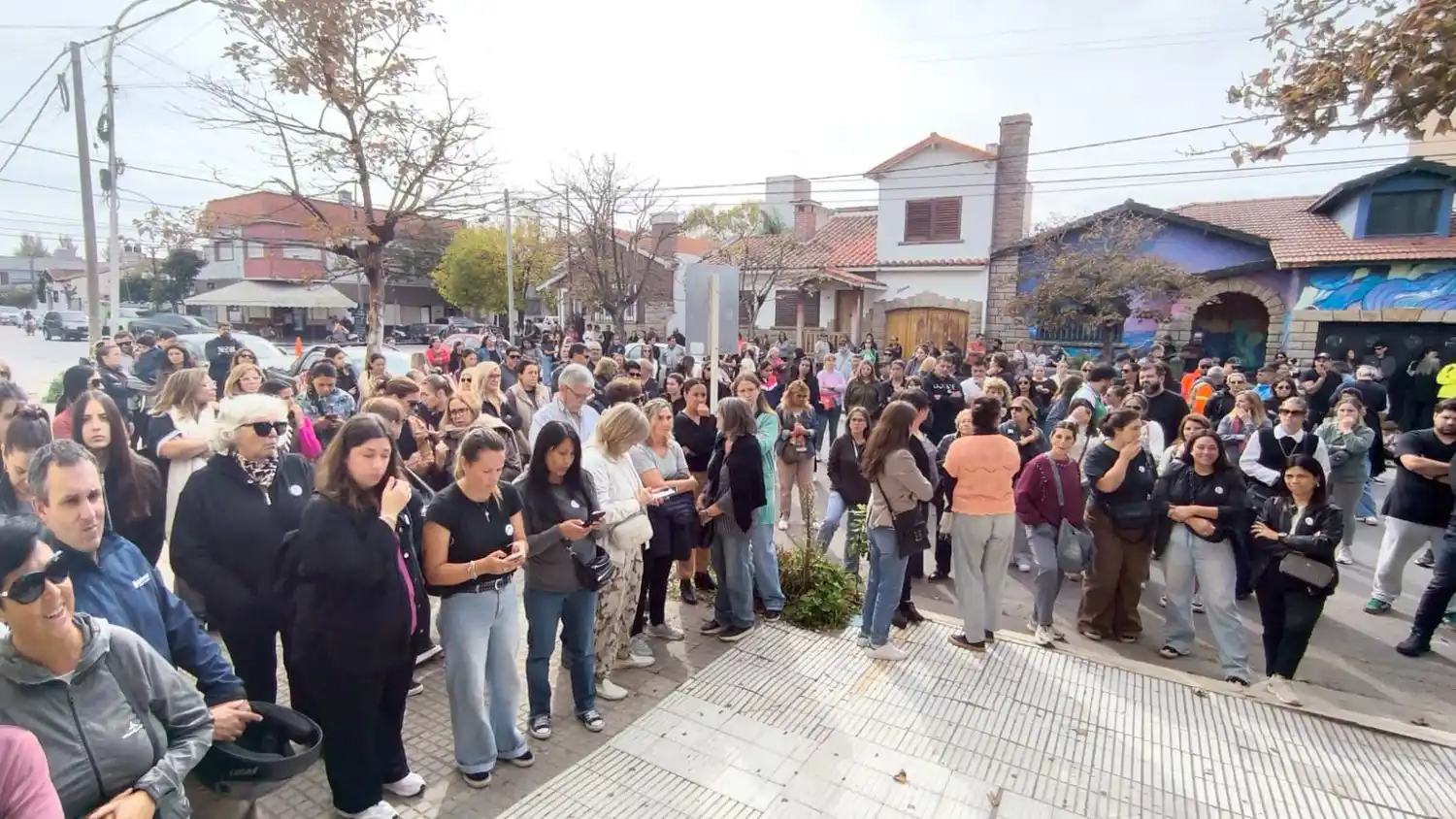 Reacción. Espontánea y genuina de los ciudadanos que se manifestaron en el exterior del edificio de calles 87 y 6