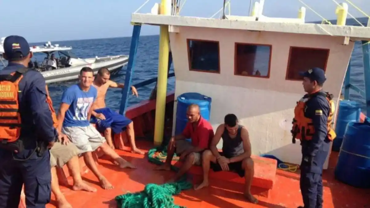 ¡SE SALVARON DE MILAGRO! Rescatan a 5 migrantes venezolanos abandonados en el caribe colombiano