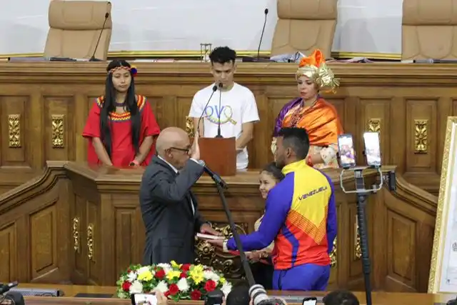 Jorge Rodríguez se las canta a la AN 2015: “siguen robándose dineros que le pertenecen a Venezuela”