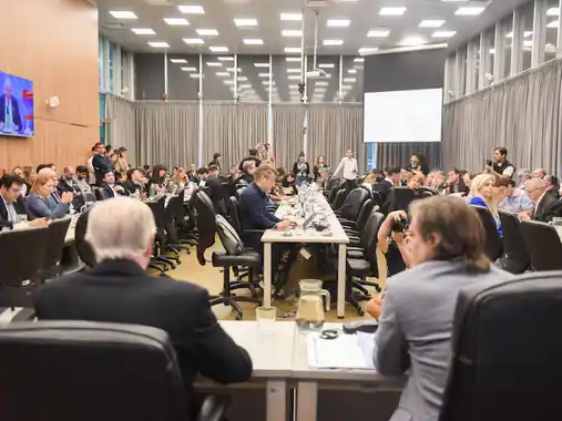 El Gobierno consiguió en Diputados un dictamen en mayoría para el Presupuesto 2026