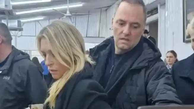 Denuncian a Manuel Adorni por el viaje de su esposa junto a la comitiva oficial a Nueva York