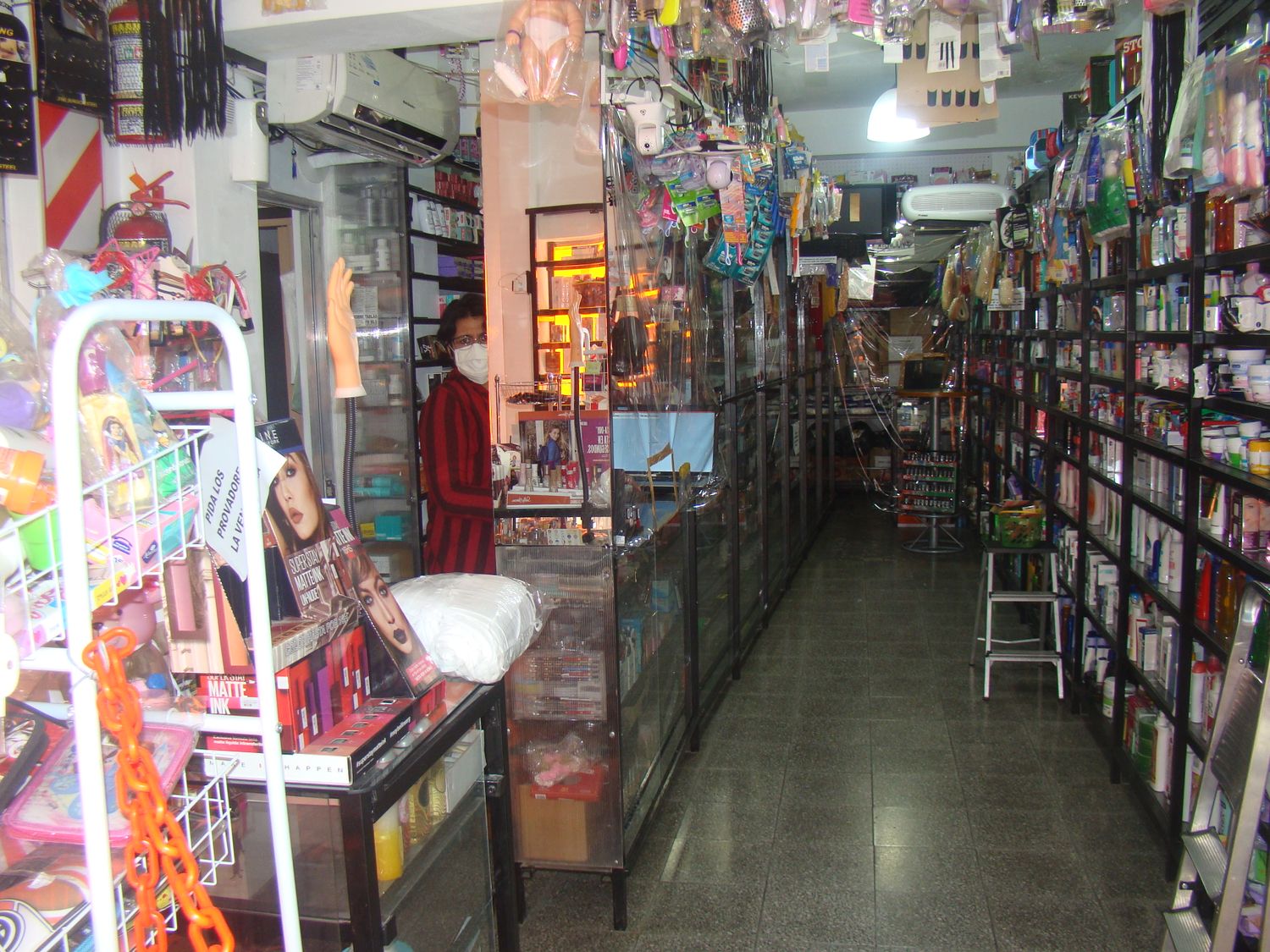 Poco a poco comienzan a abrir comercios minoristas, de servicios y oficios