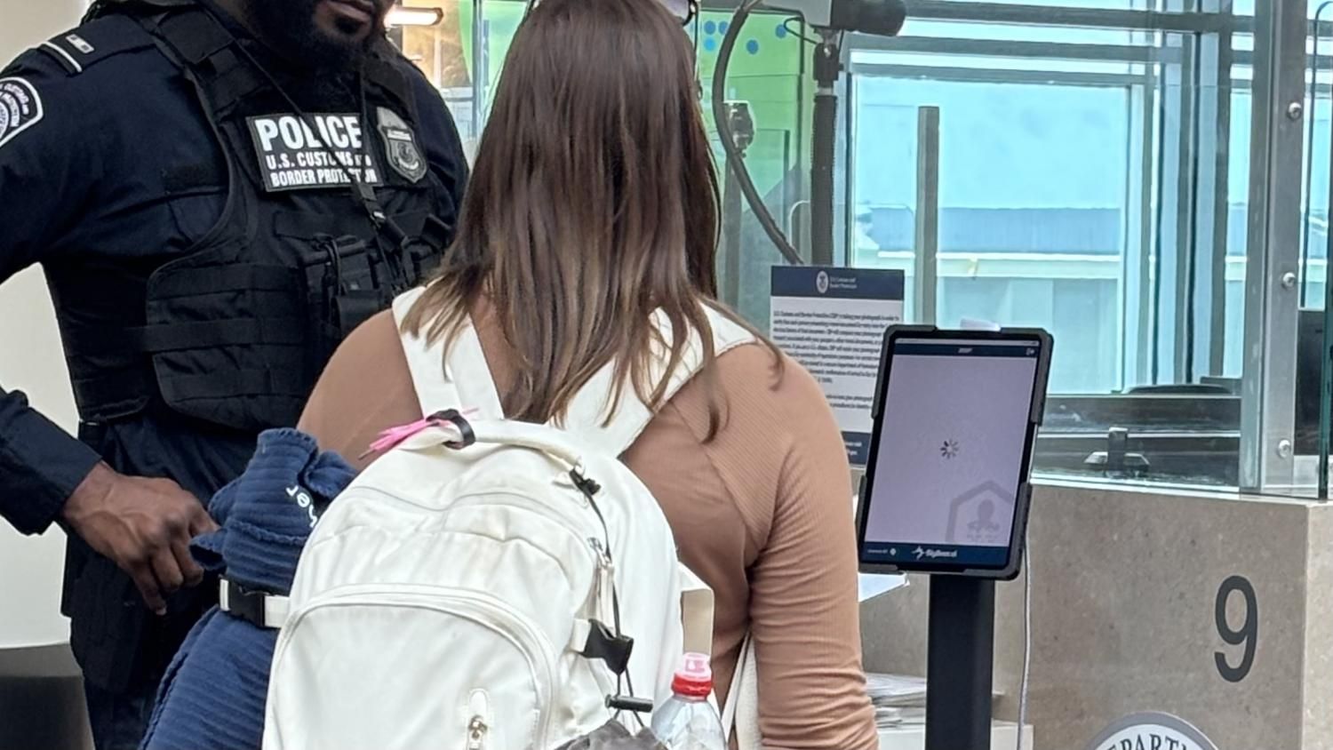 Otro aeropuerto de Estados Unidos recibe tecnología para agilizar procesos migratorios