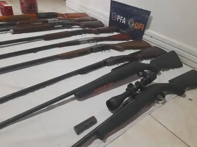 Imputaron a un hombre que compró múltiples armas y las desvió al mercado negro