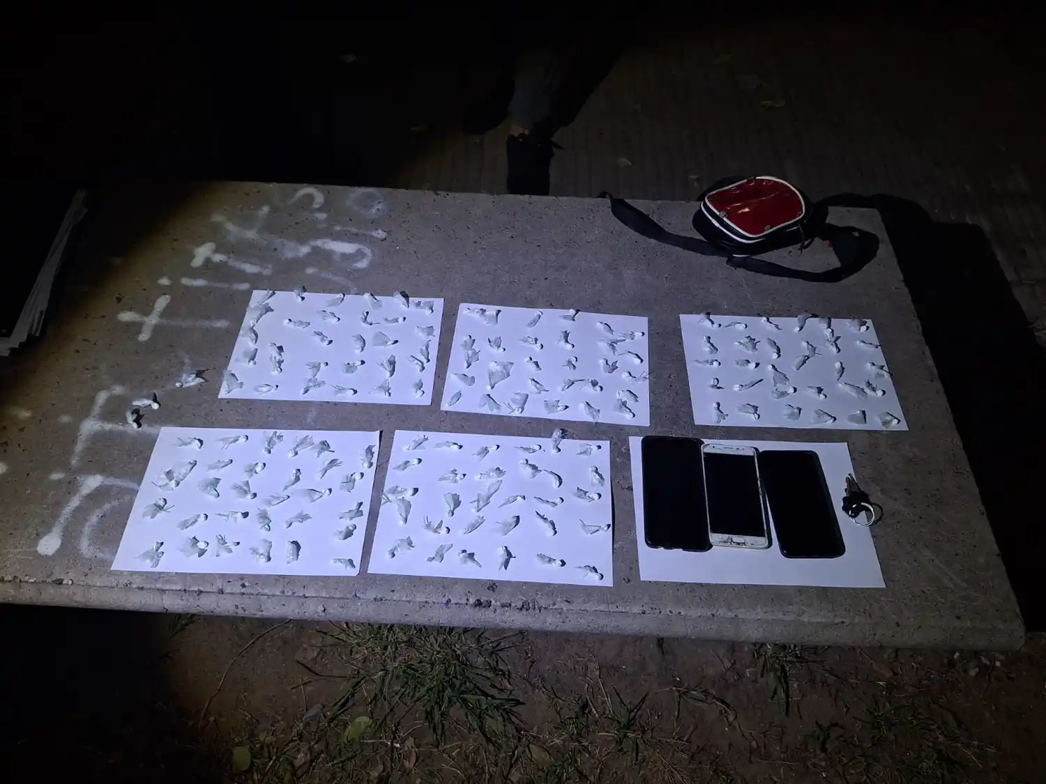 Droga y otros elementos secuestrados.