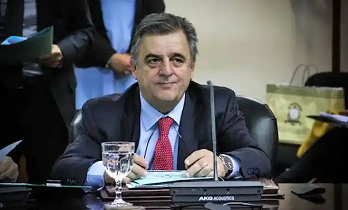 Insisten que González García debe dar �Sexplicaciones⬝ en el Congreso sobre las vacunas