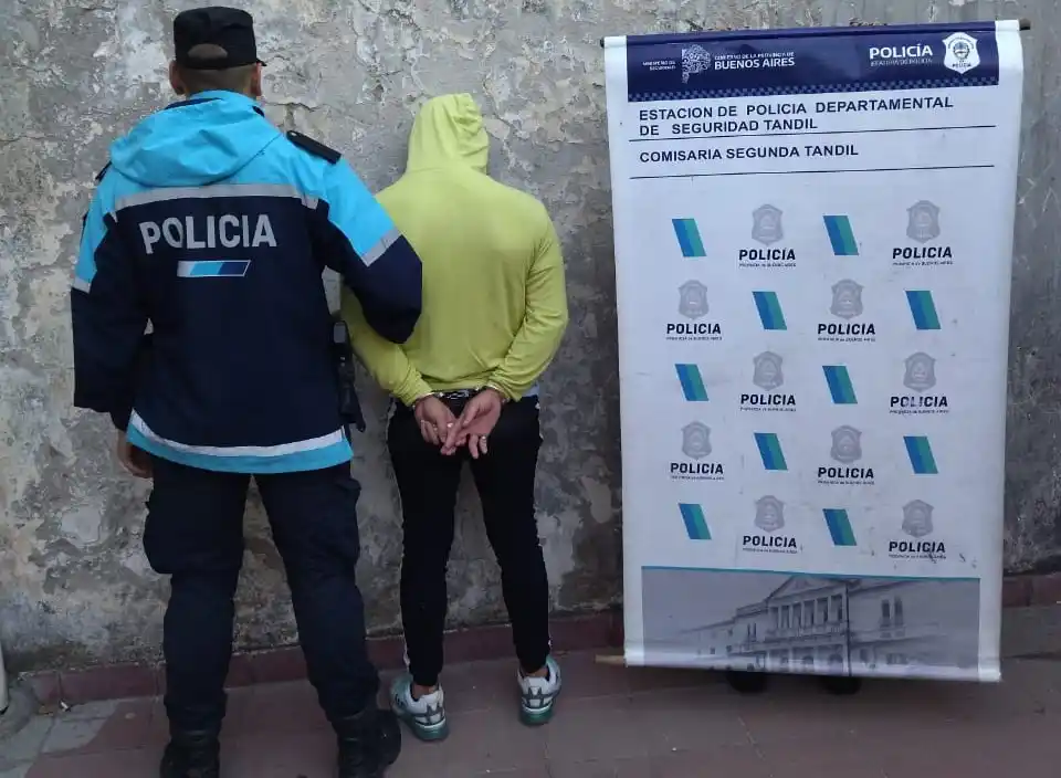 Aprehendieron a un joven de 19 años que robó un celular en la puerta de un boliche