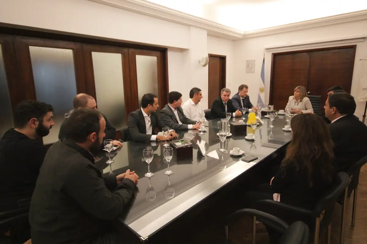 Con la firma de un convenio, impulsan el desarrollo de las TICs en la ciudad