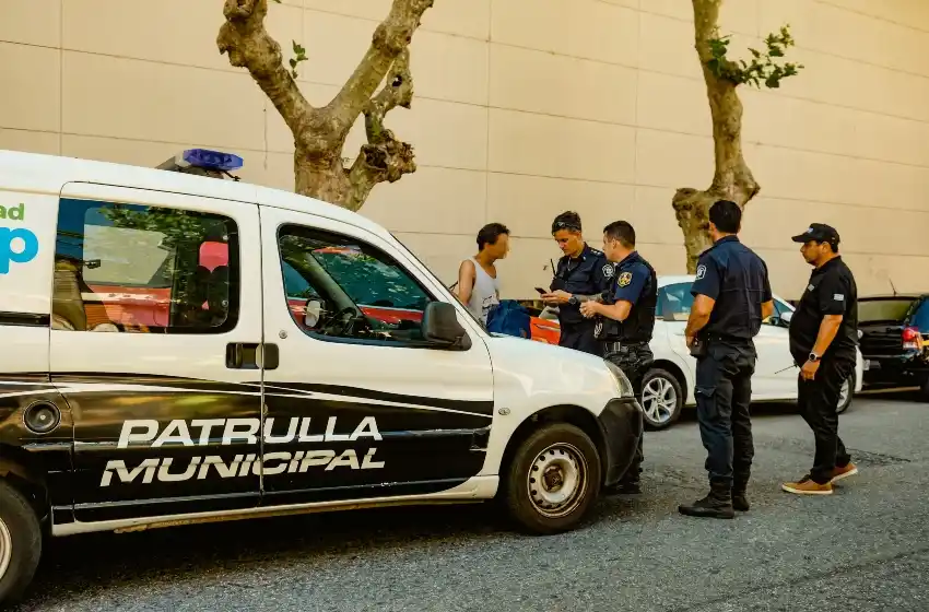 La Municipalidad cuenta con un WhatsApp para que los vecinos denuncien la presencia de cuidacoches.