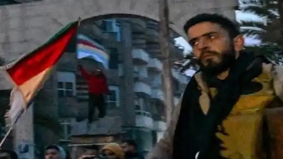 «ESTÁBAMOS OBLIGADOS»: exmilitantes del partido de Al Asad entregan sus armas en Damasco