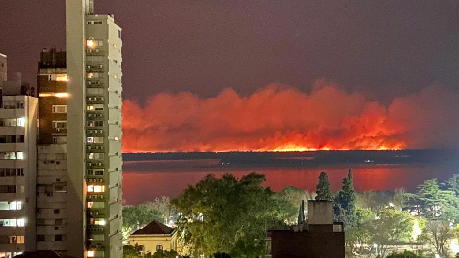 Suman medios para combatir los incendios en el Paraná, en donde persisten nueve focos activos