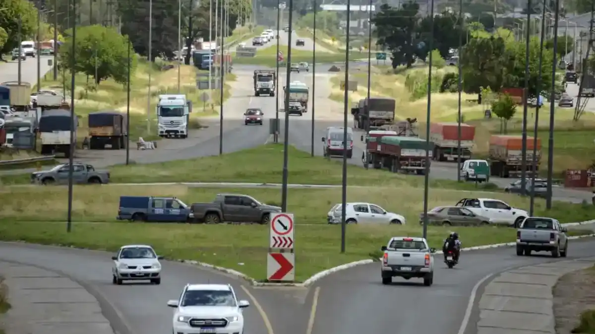 Semaforización sin ensanche fue la medida prevista en el pliego y objetada por el Municipio.