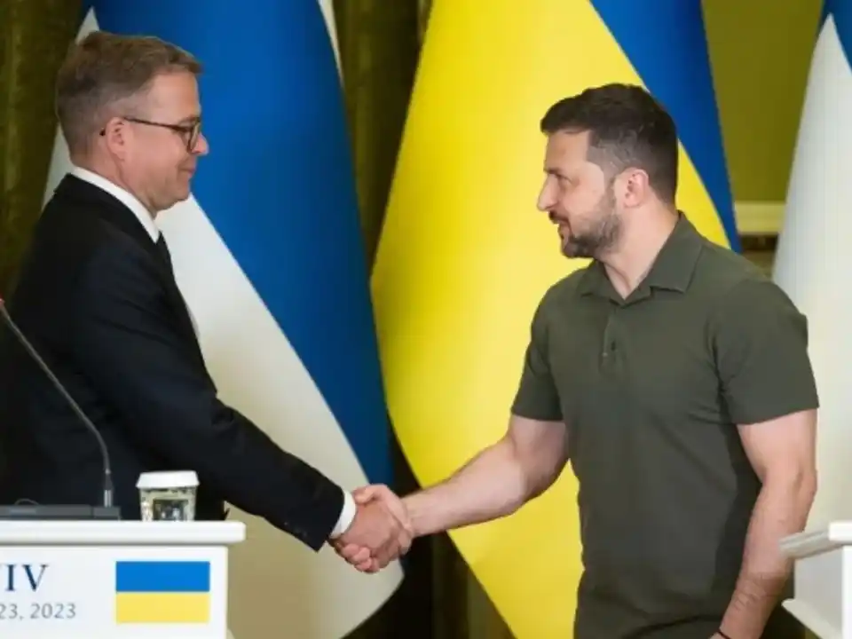 Ucrania recibe más ayuda militar de Finlandia y la guerra de drones sobrevuela la región