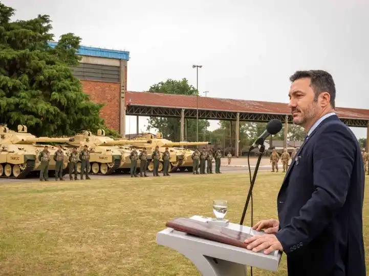 Luis Petri aclaró en qué casos las Fuerzas Armadas podrán detener civiles (Foto: NA)