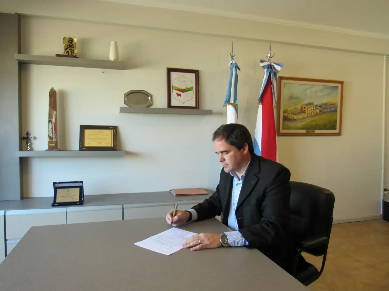 Larroque: asistirán con fondos municipales a comercios o actividades 
