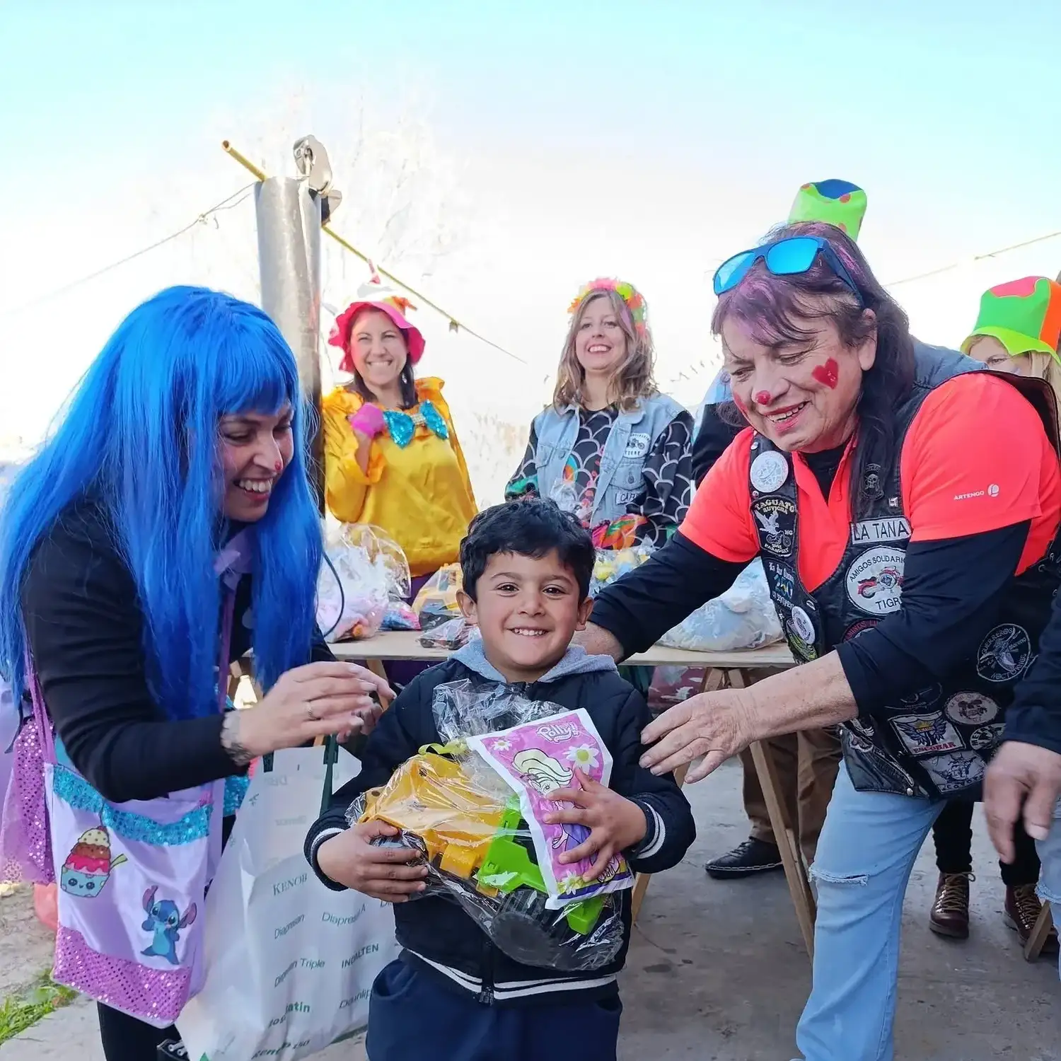 Amigos Solidarios de Tigre llegaron a Gualeguay y repartieron regalos y sonrisas a los chicos