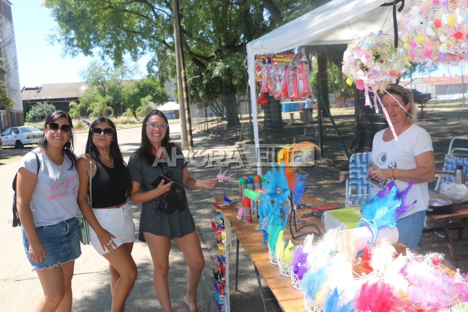 Visitantes de todos lados y buen movimiento de ventas en la previa