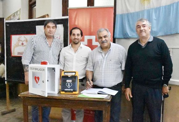 Entrega de un Desfibrilador a la Cruz Roja Argentina Filial Concordia