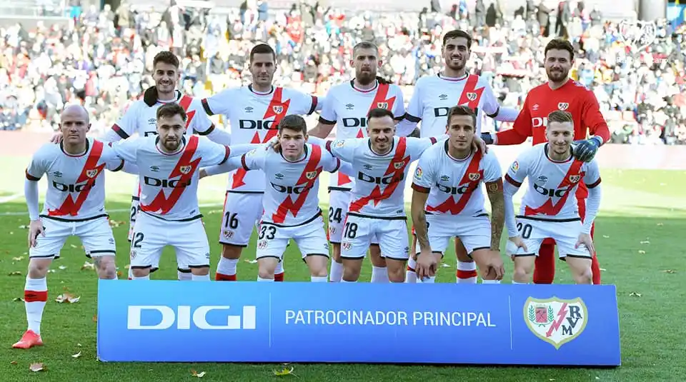 Saveljich, tercero en la fila superior de Rayo Vallecano.
