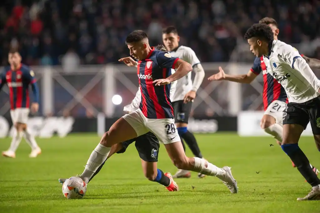 Un intento ofensivo de Cuello para San Lorenzo.