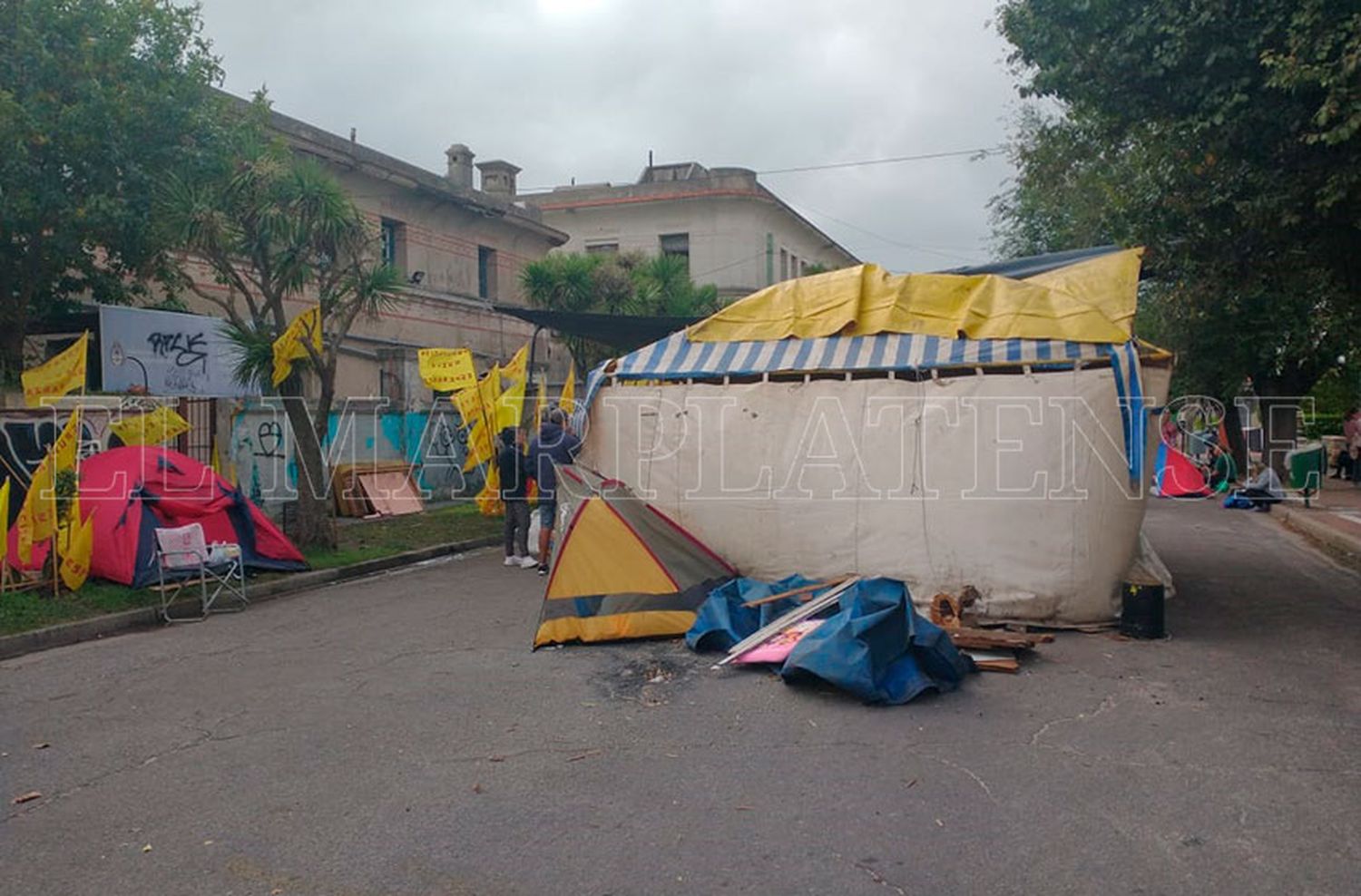 Cuarto día de acampe en el Unzué: "La necesidad de trabajo en Mar del Plata es grande"