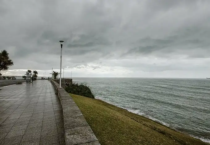 Continúa la humedad en Mar del Plata, en otra jornada con lluvias aisladas.