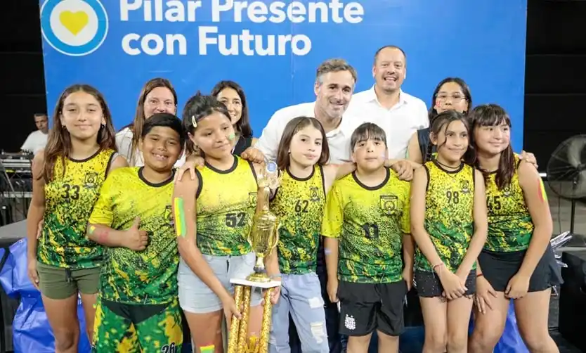 Achával participó de la entrega de premios de la Liga Municipal de Vóley y Hockey